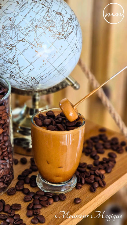 Crème de café maison mousseuse et onctueuse réalisée avec le mousseur à lait électrique