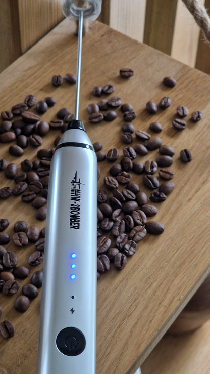 Détails du mousseur à lait électrique Mousse Magique en inox et plastique premium