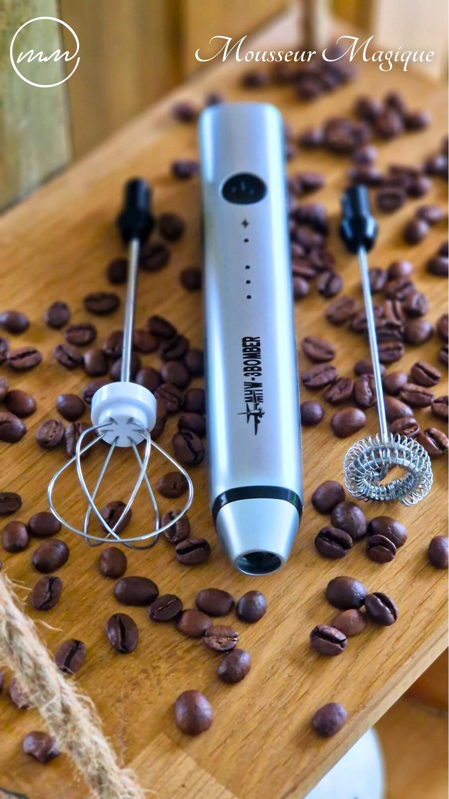 Petit format, grand talent : mousseur à lait intégré dans une routine café